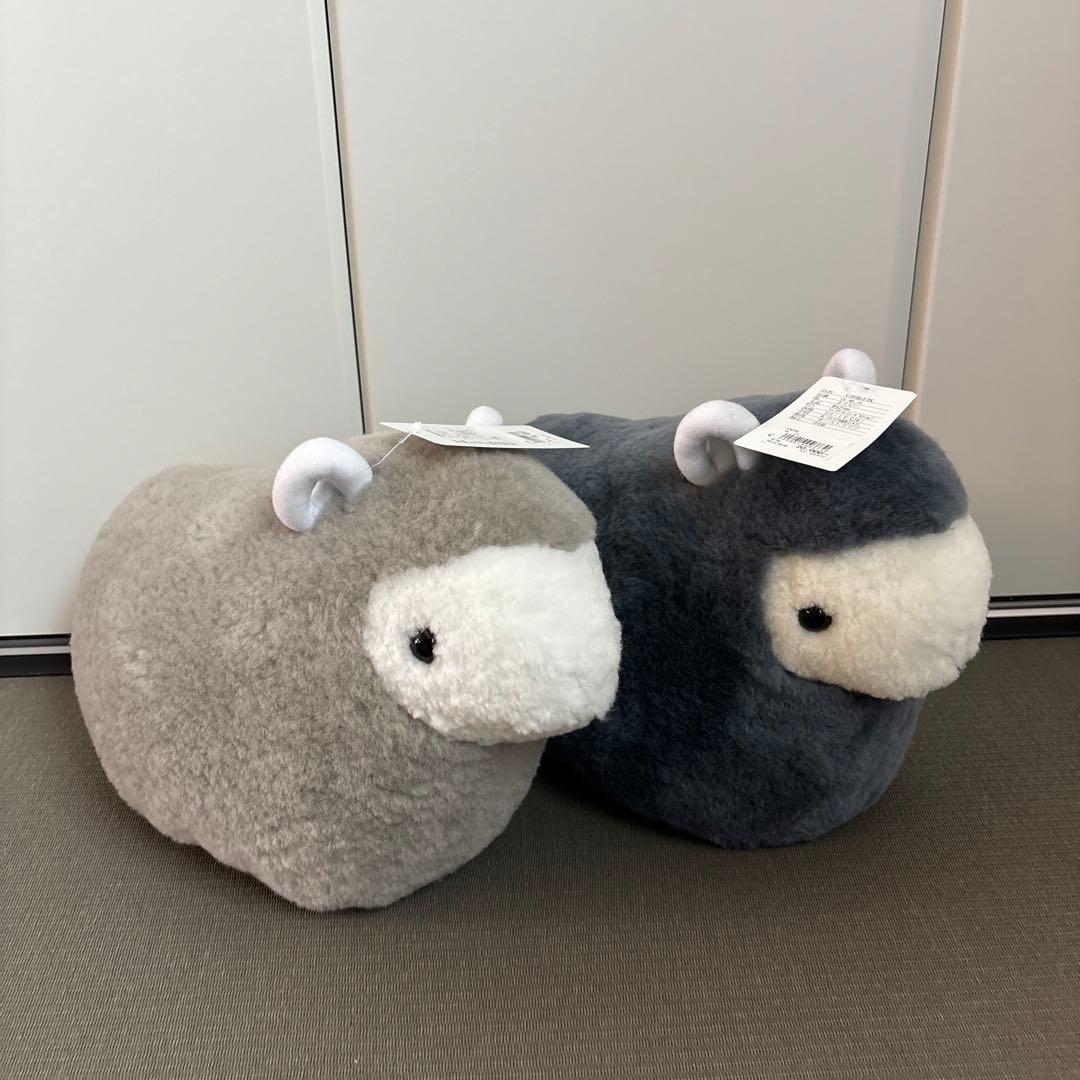 じぶんまくら 日本ムートン羊型抱き枕 ライトグレー、ネイビー - メルカリ