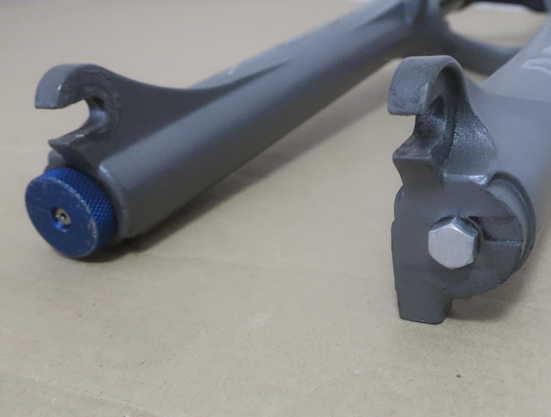 フロントサスペンション】Manitou MINUTE【26インチ用】 - メルカリ