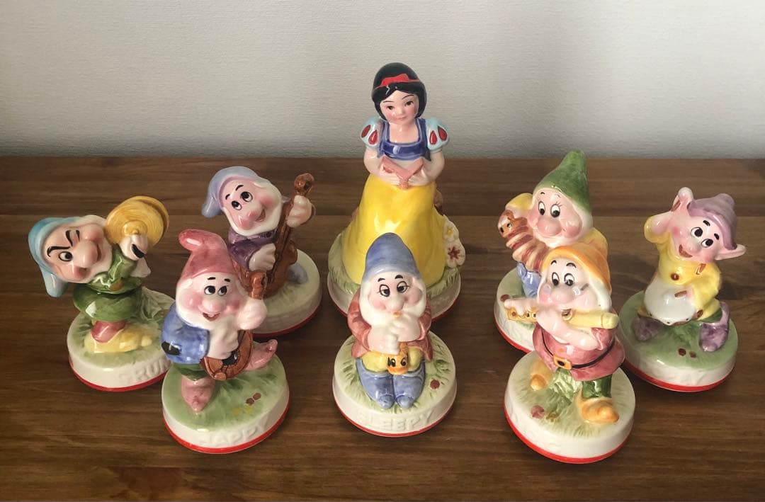 【激レア】白雪姫 オルゴール ディズニーランドグッズ レア】白雪姫 オルゴール 陶器 ディズニーランド 置き物 レトロ - メルカリ