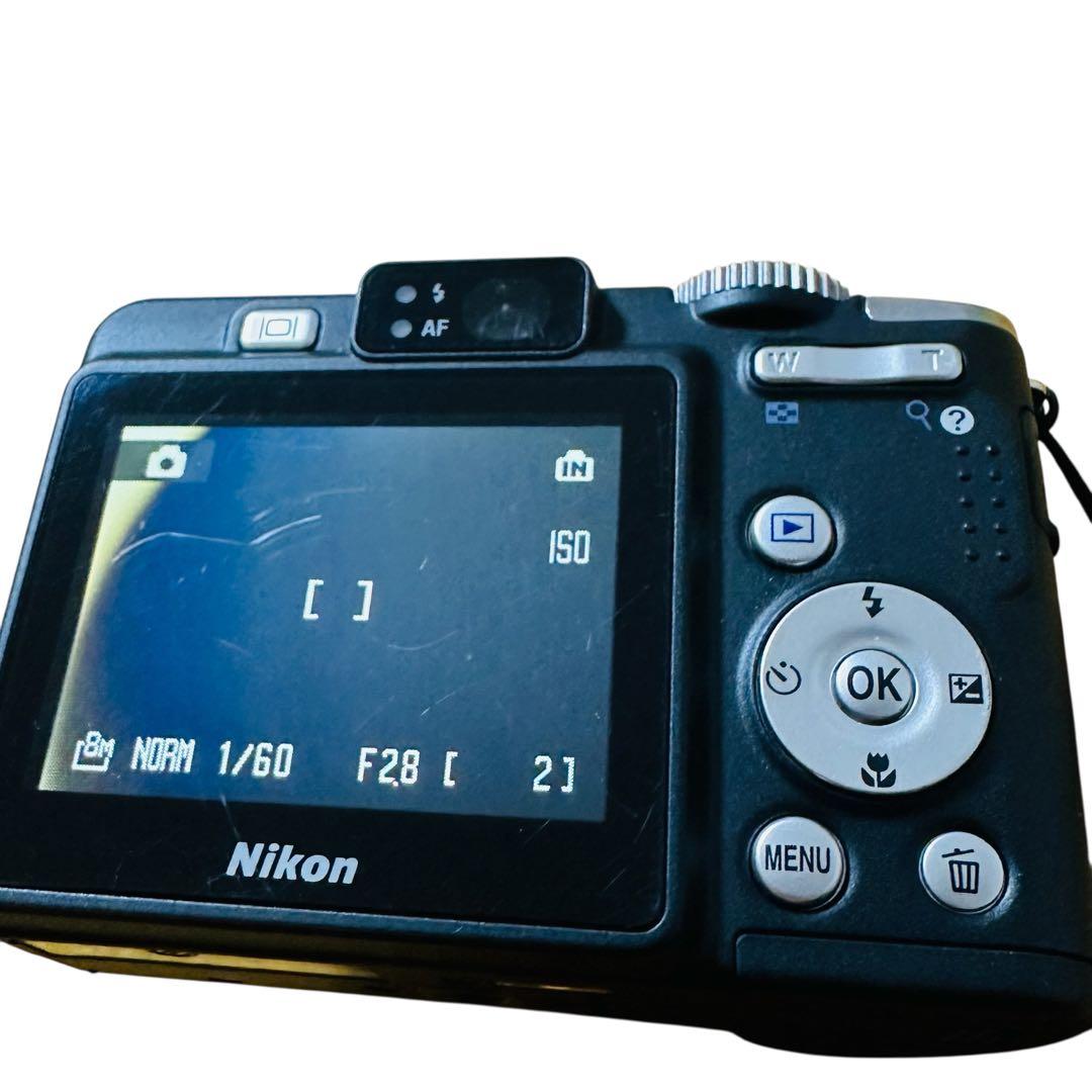 Nikon COOLPIX P50 8.1MP コンパクトデジタルカメラ