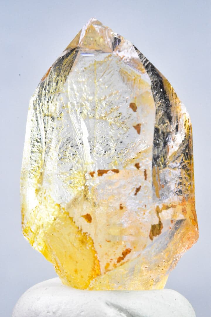 ガネーシュヒマール ヒンドゥン産 大きな剥離面クリアポイント ガネーシュヒマール ヒンドゥン産 大きな剥離面クリアポイント - メルカリ