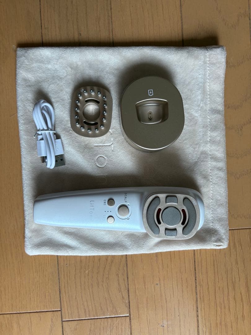LifTon 美顔器 コンパクト ホワイト ゴールド 特許出願中】きれいも気分もLiftする、オールインOne美顔器 LifTone