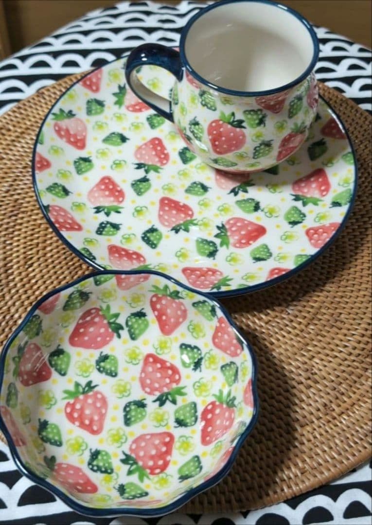 苺、ポーランド食器、ポーリッシュポタリー、ツェラミカ、マリアンナ社