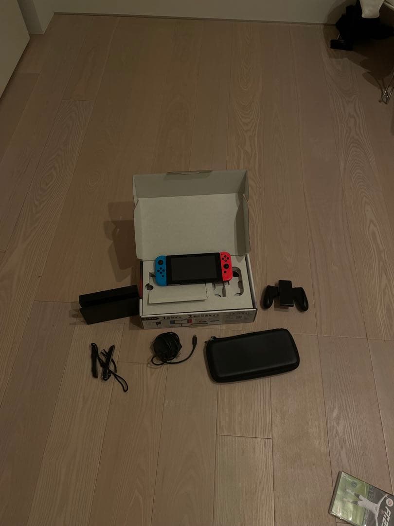 Nintendo Switch 青/赤 本体 + 付属品 ⭐️ケース付き Amazon.com: Nintendo Switch w/Neon Blue & Neon Red Joy-Con + Mario