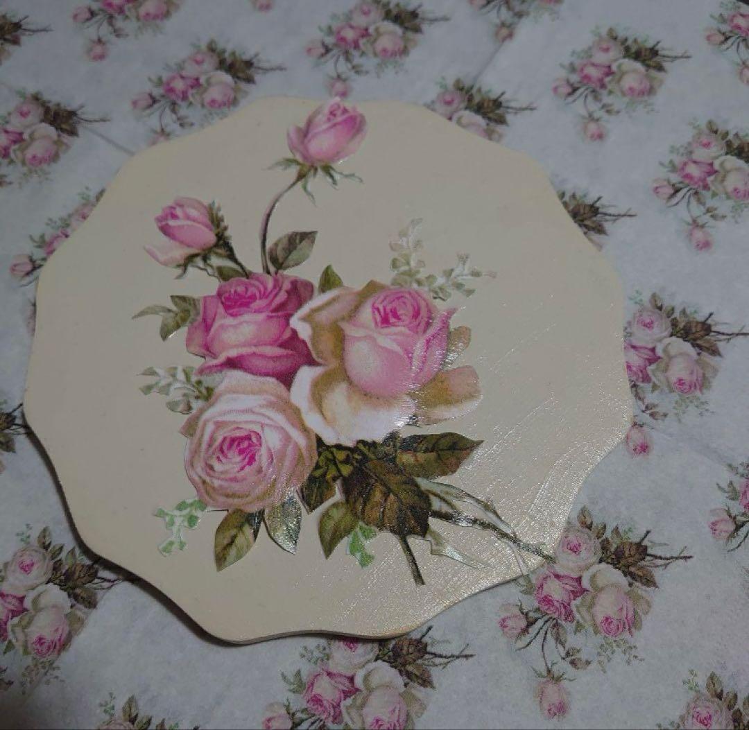 バラの花 八角形 木製プレートデコパージュ作品 バラの花 八角形 木製プレートデコパージュ作品 - メルカリ