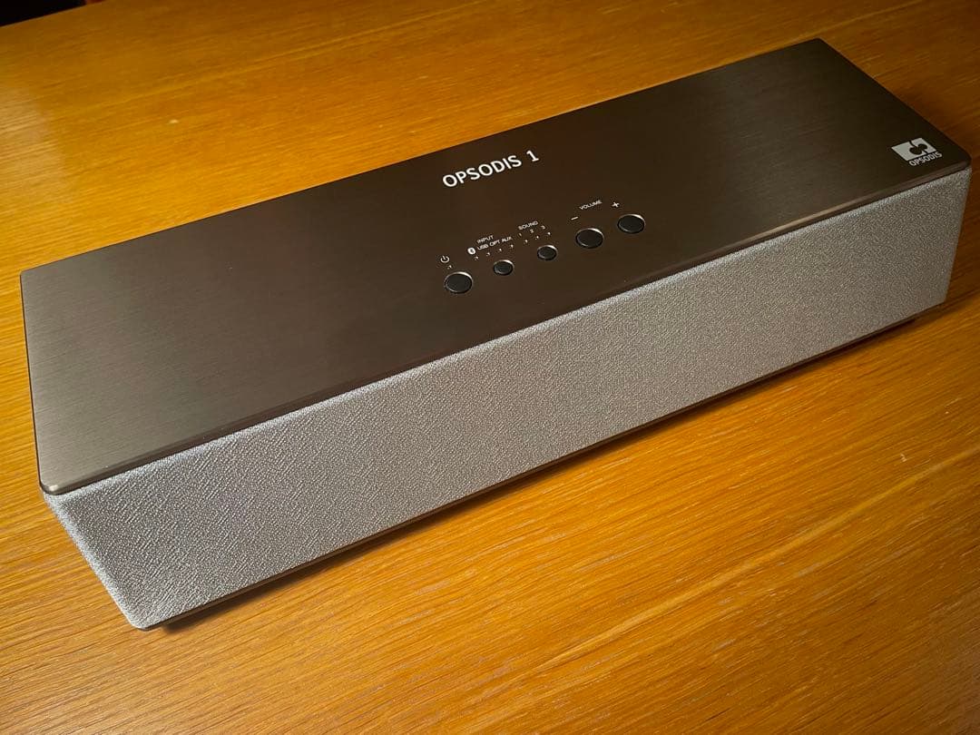 スピーカー・ウーファー OPSODIS 1 レビュー】机に置けるサイズで衝撃の立体音響「OPSODIS 1」を聴く
