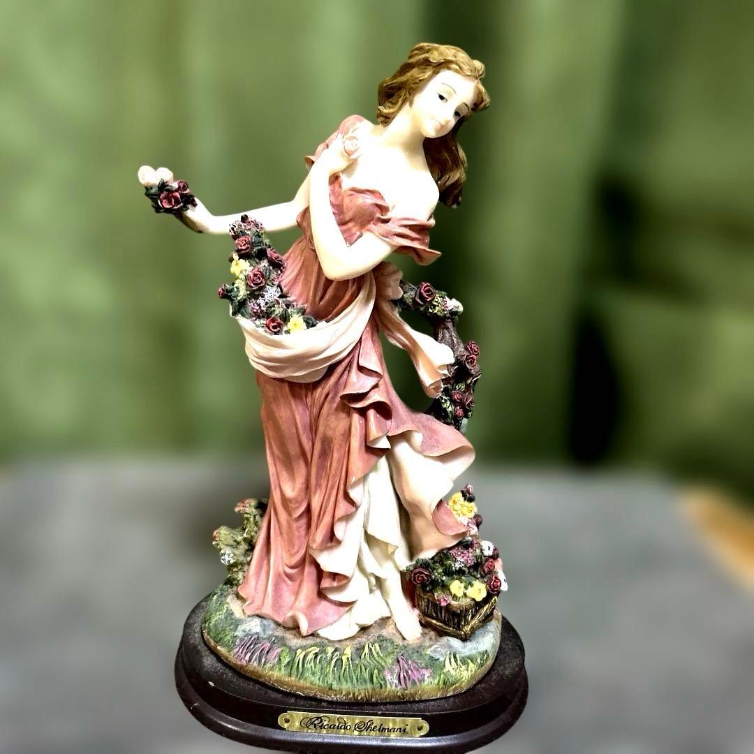 Ricardo Shelmani 女性像 フィギュリン 花飾り イタリア風 置物 - メルカリ