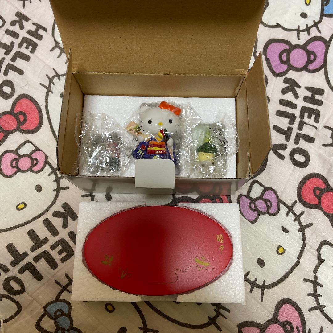 ハローキティ★ キティマンスリーフィギュア　12ヶ月 イラストレーターのなつめみくさんのイラストブランド「DOLLY MIX