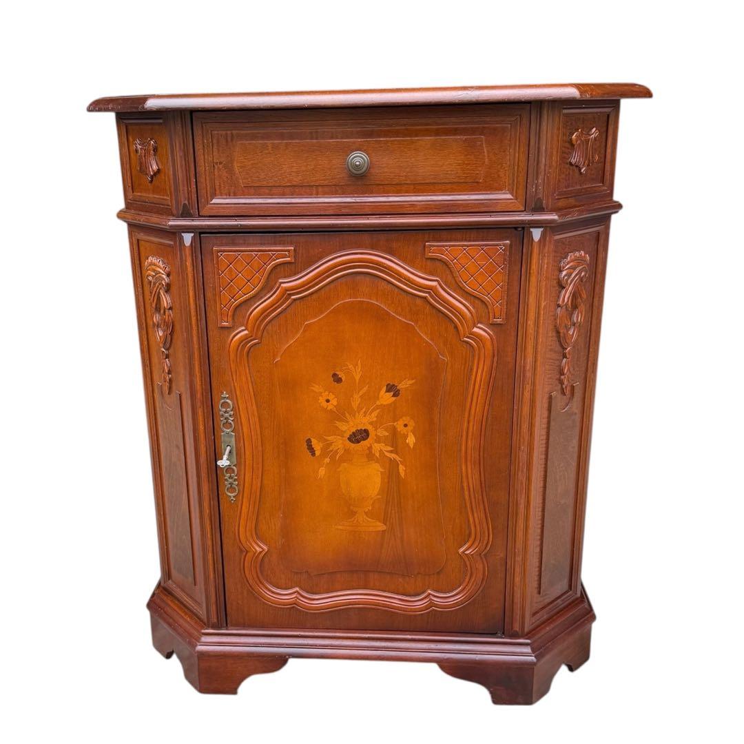 HR853 【彫刻が素敵】イタリア 象嵌細工 シャビーシック キャビネット