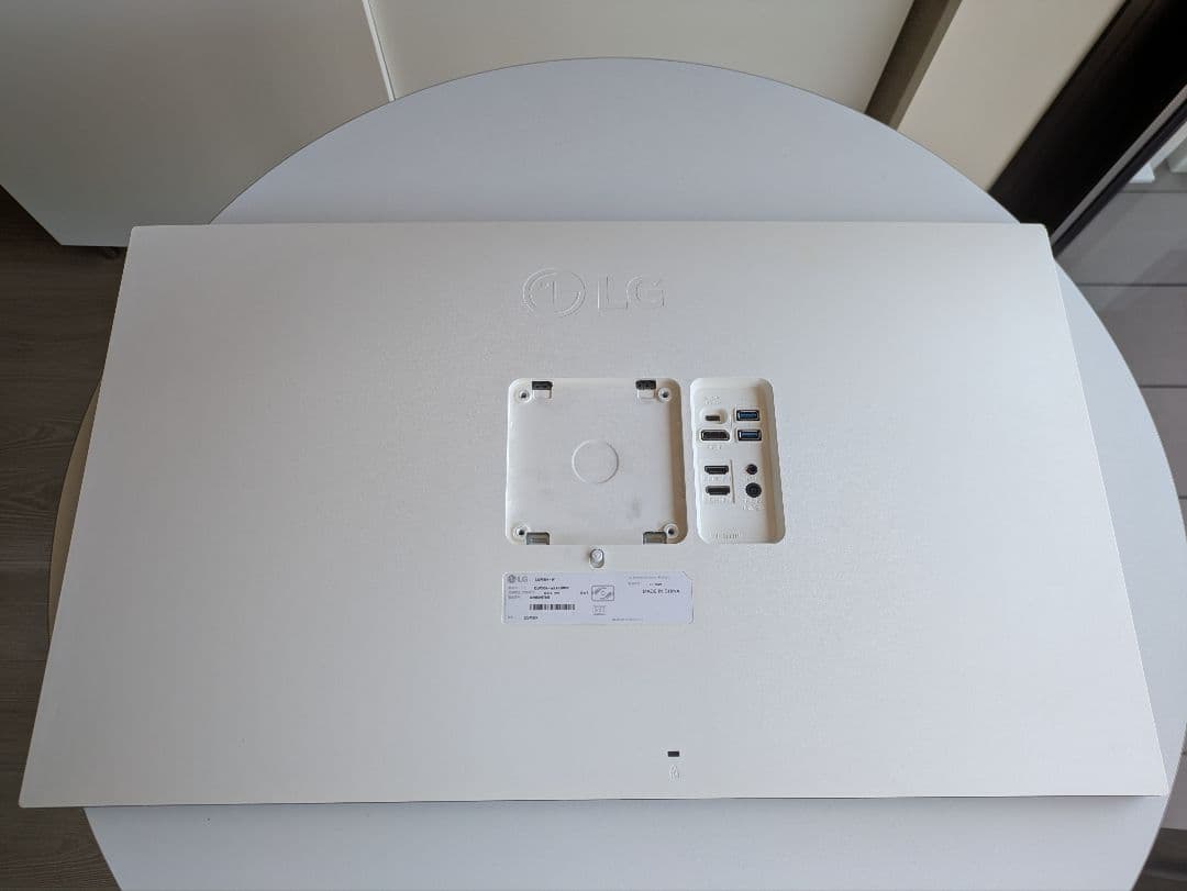 発送頼める便で安心！】 LG ディスプレイ 本体のみ 型番32UP550N