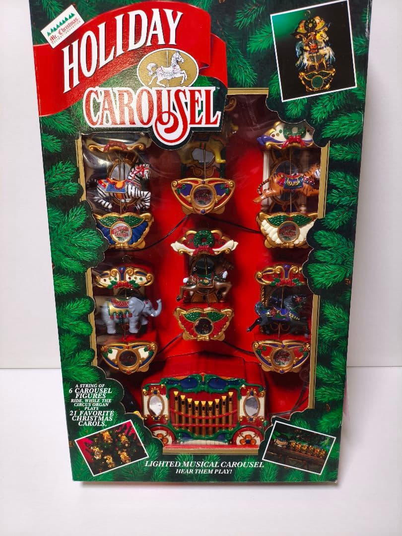 HOLIDAY CAROUSEL ホリデーカルーセル　　クリスマス　サンタ Amazon.com: Holiday Village Carousel - Festive Tabletop Decoration