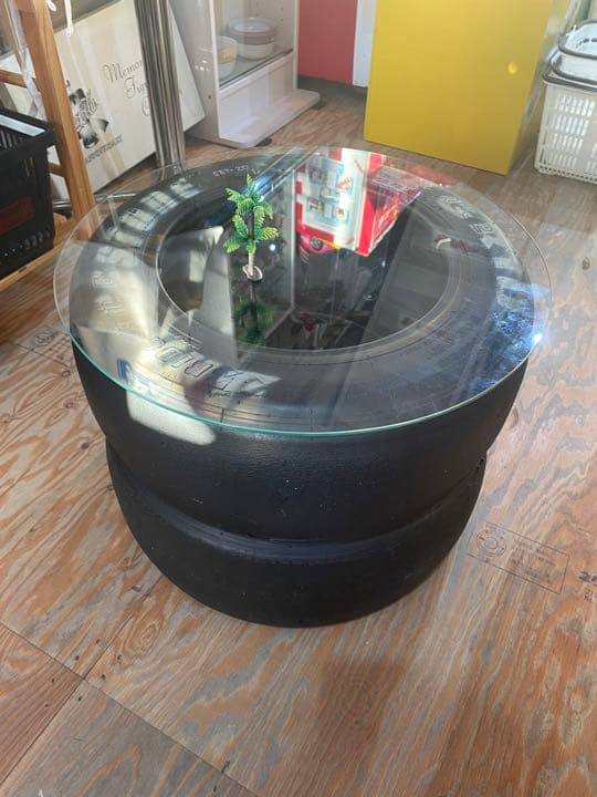 スリックタイヤ テーブル ガレージ系 おしゃれ ガラステーブル - メルカリ