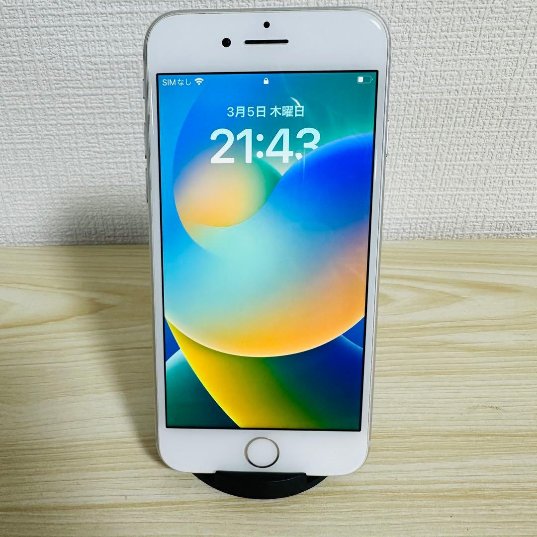 iPhone8 64GB シルバー SIMロック解除済 - メルカリ