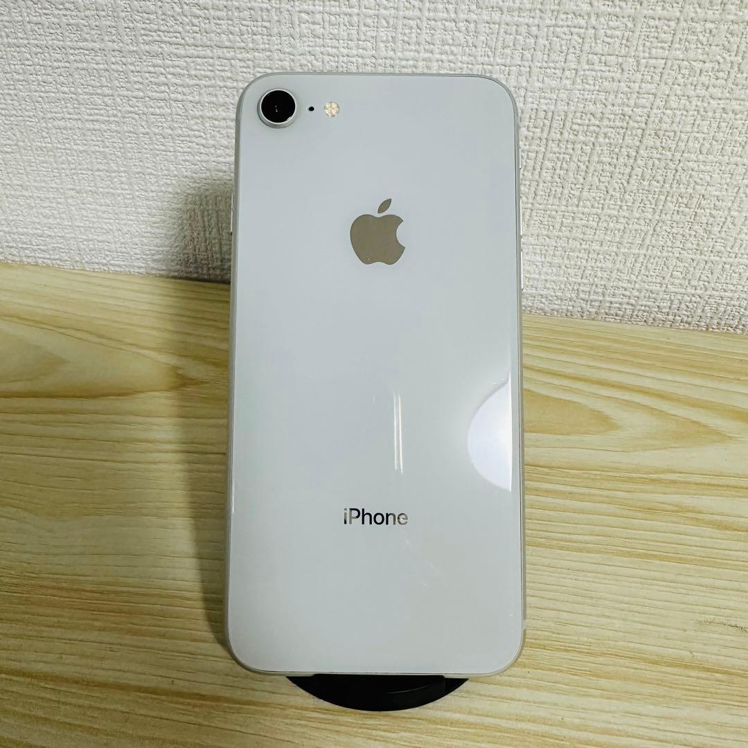 iPhone8 64GB シルバー SIMロック解除済 - メルカリ