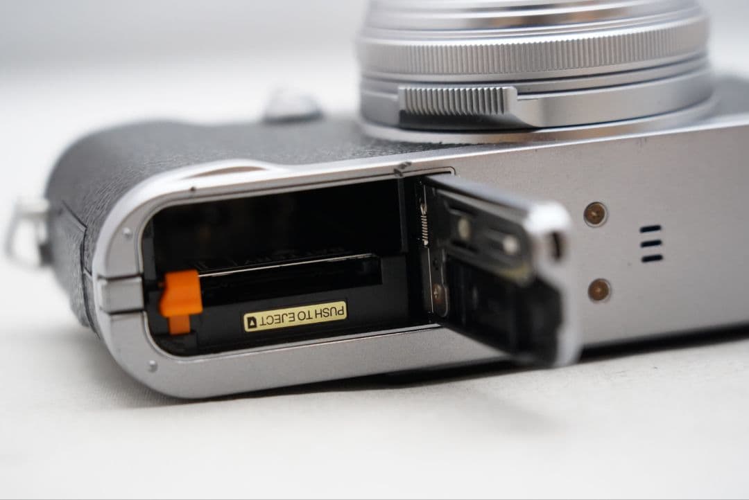 フジフィルム ファインピクス X100 23㎜ F=1:2 ASPH