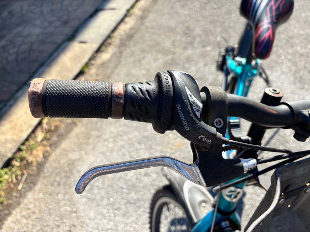 BRIDGESTONE キッズ自転車 青 前カゴ付き 引き取り限定 - メルカリ