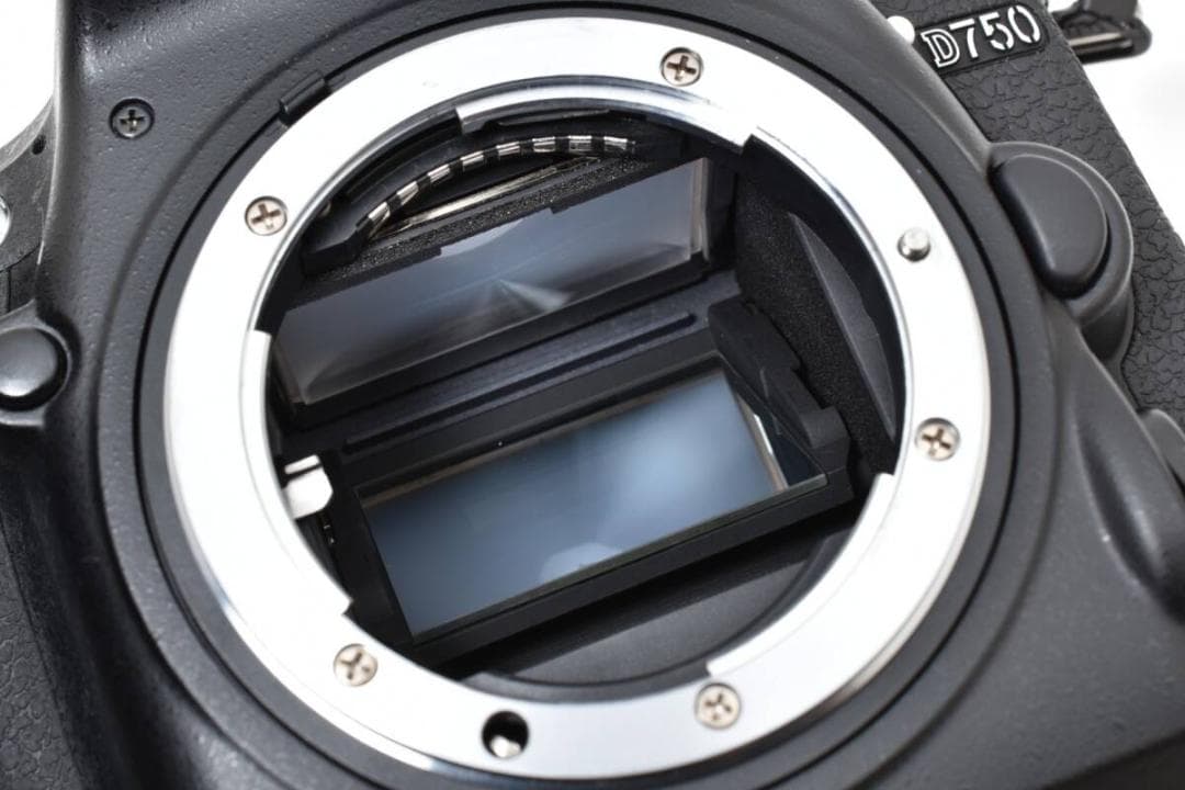 ★良品★《ショット数8,458回 》Nikon D750 ボディ #749U