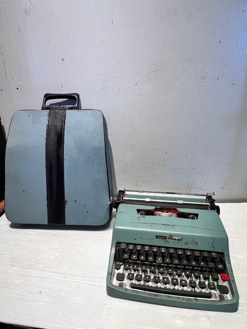 スペイン製 Olivetti lettera 32 タイプライター ケース付き - メルカリ
