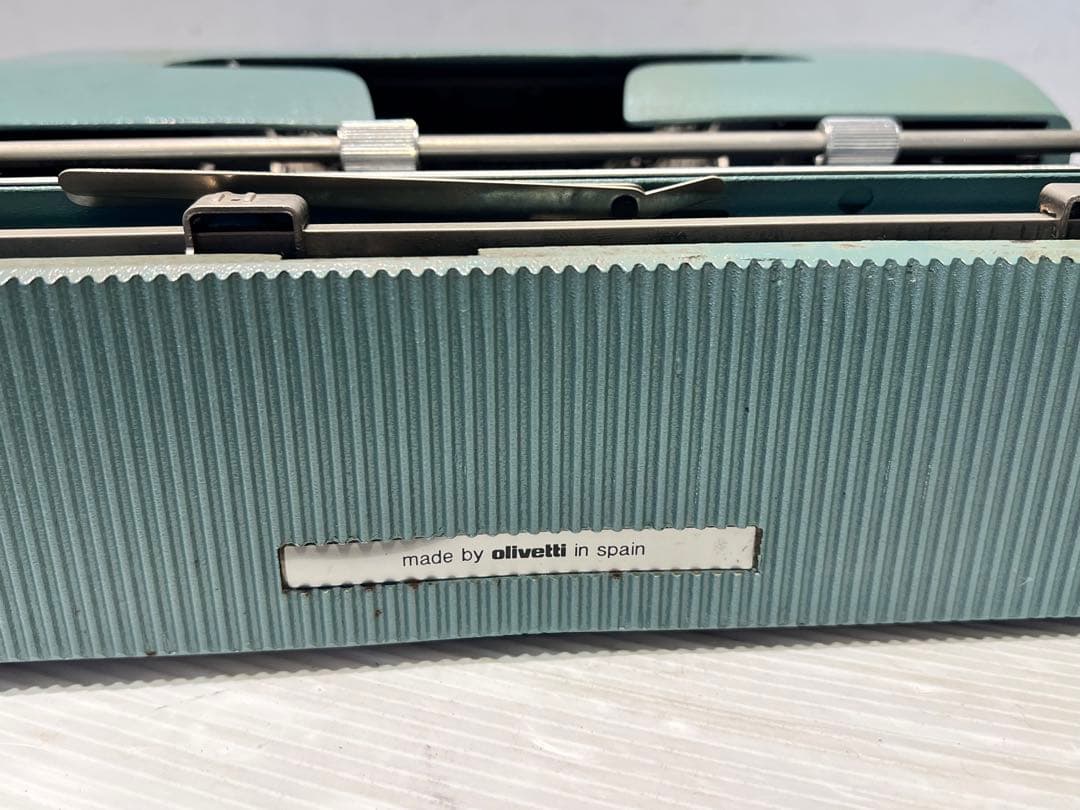 スペイン製 Olivetti lettera 32 タイプライター ケース付き - メルカリ