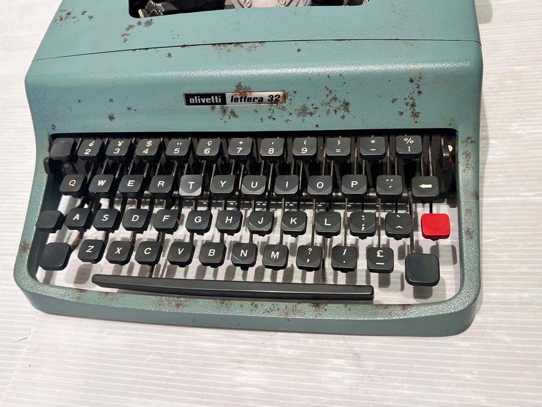スペイン製 Olivetti lettera 32 タイプライター ケース付き - メルカリ
