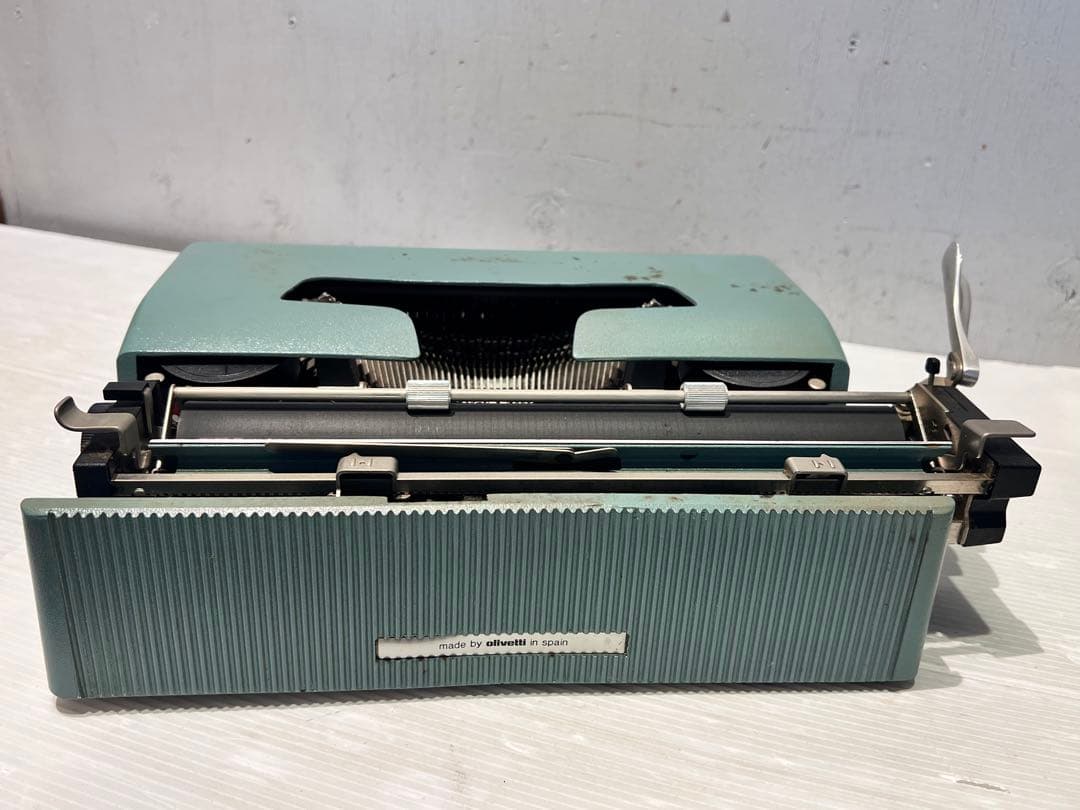 スペイン製 Olivetti lettera 32 タイプライター ケース付き - メルカリ