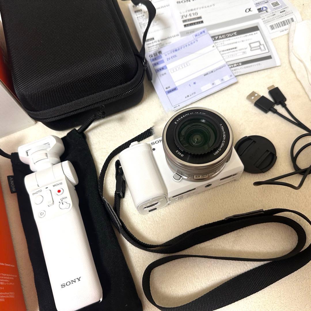 【グリップとケース付き】SONY ZV-E10ミラーレス一眼カメラ Amazon | SONY(ソニー) 【ZV-E10 と グリップ セット】 快適にVlog撮影