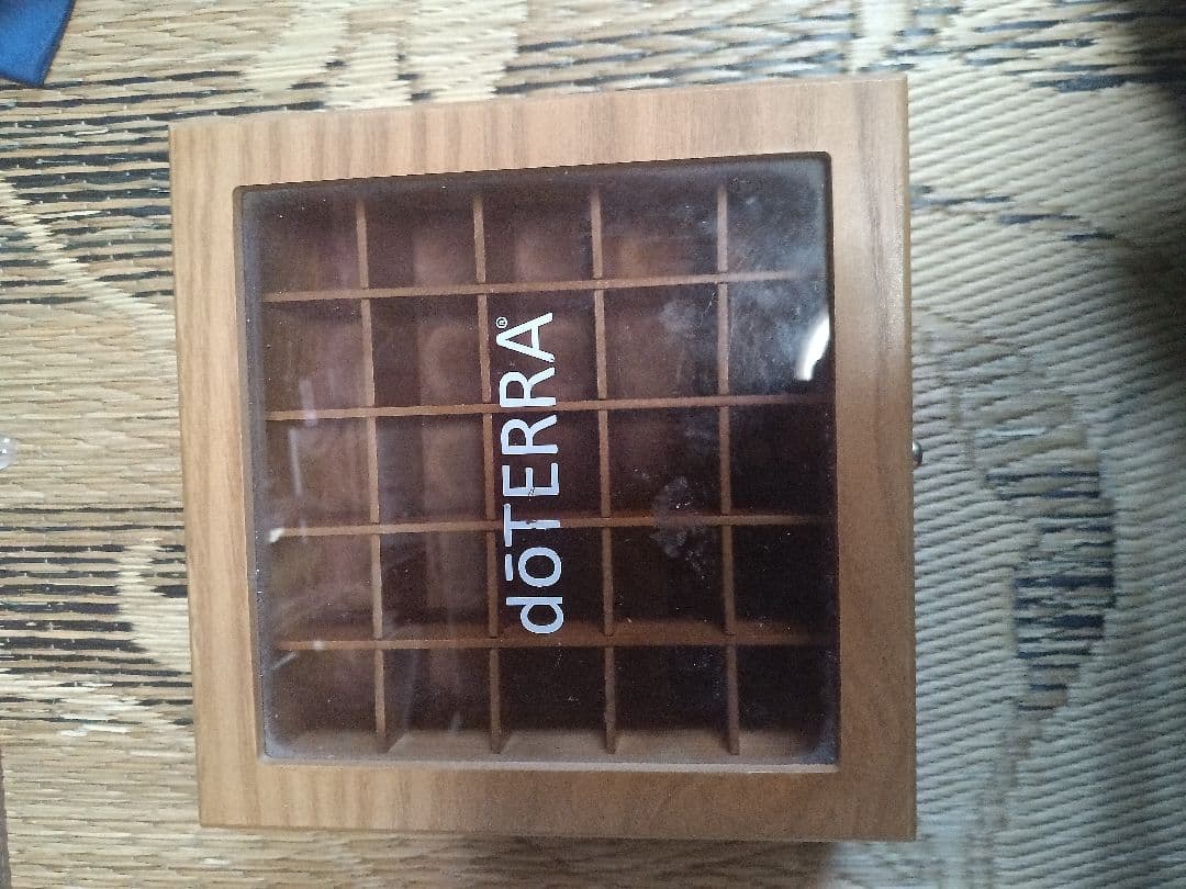 doTERRA ドテラ エッセンシャルオイル 木製収納ケース 25本用 - メルカリ