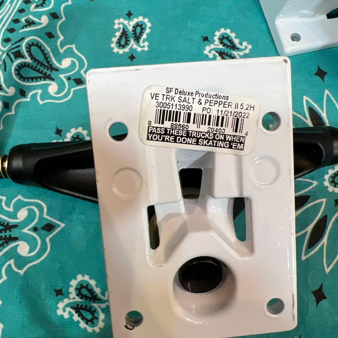ベンチャー　スケボー　トラックSALT & PEPPER II 5.2H