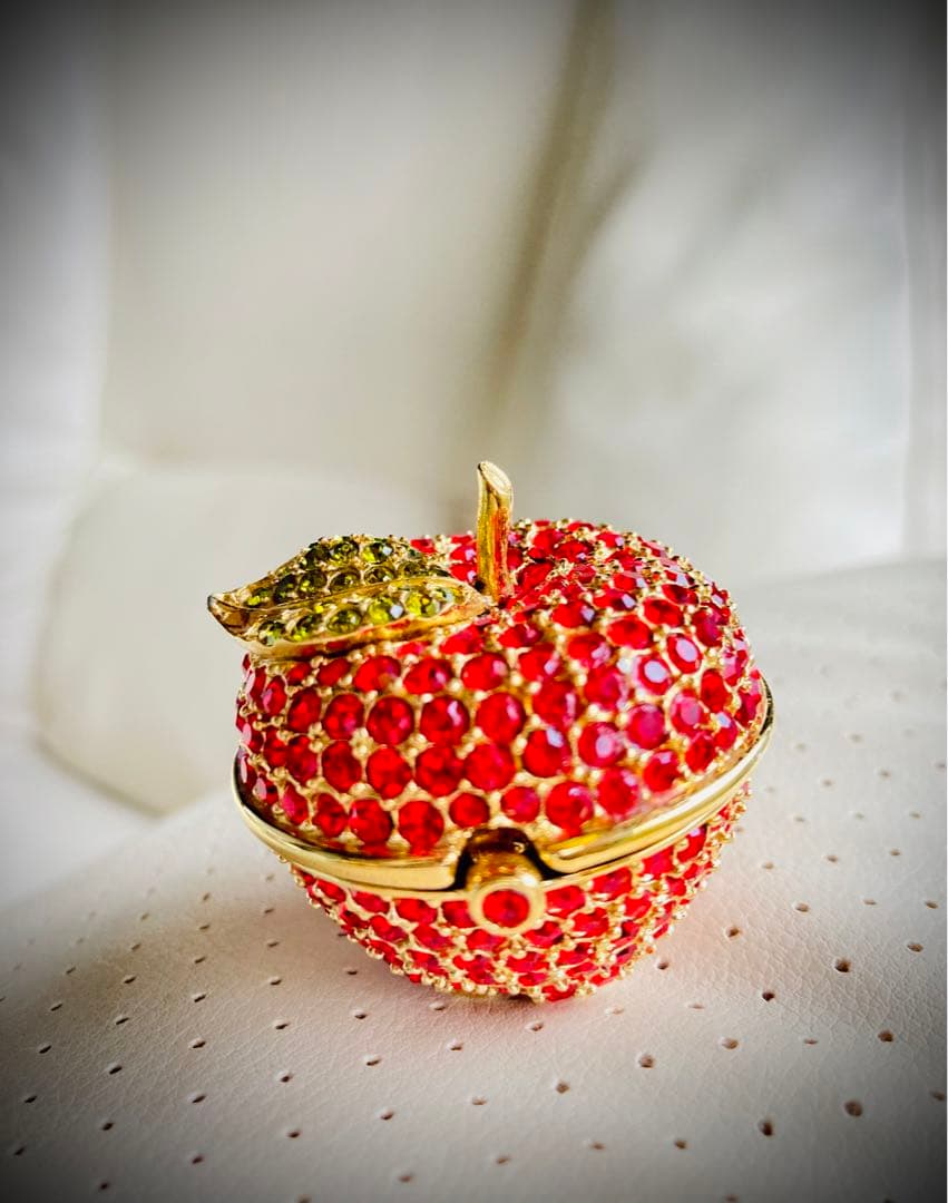 希少】ESTEE LAUDER 練香水 コンパクト - メルカリ