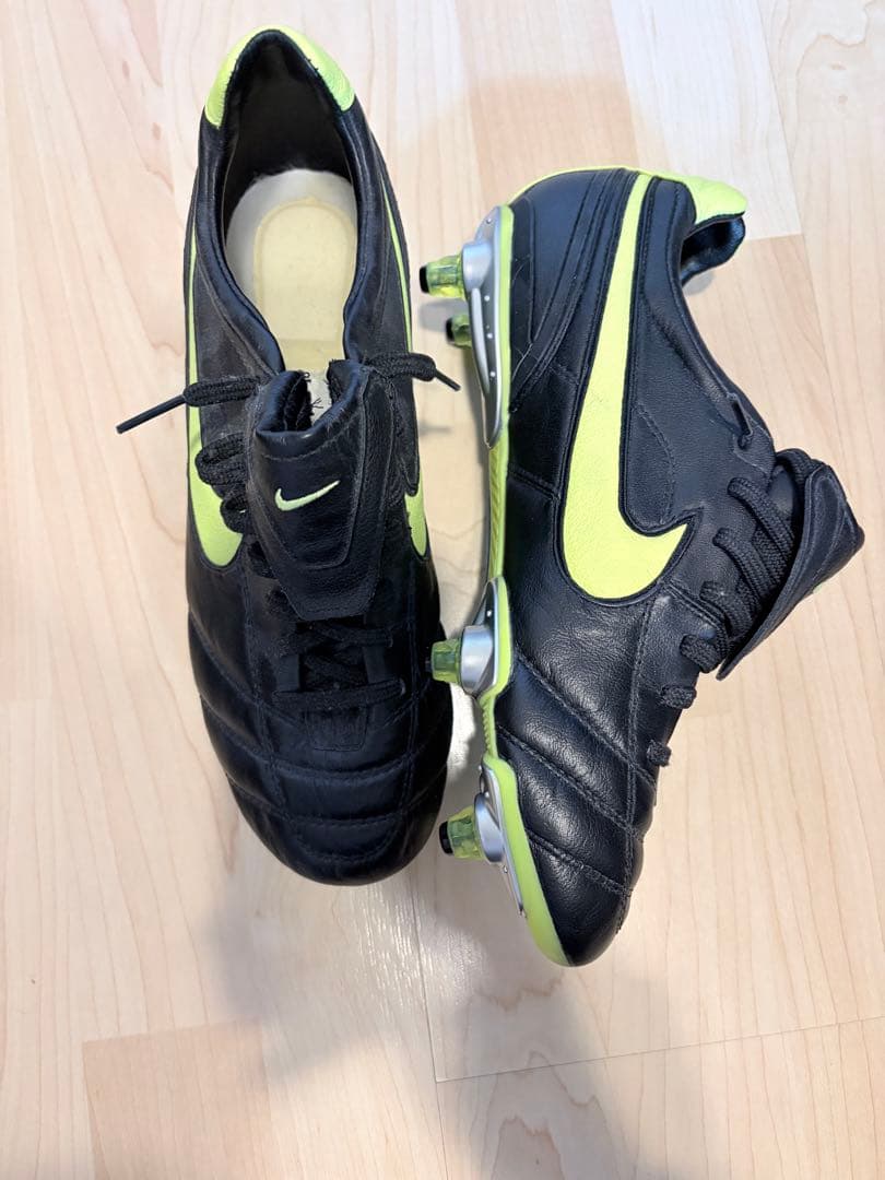 NIKE ティエンポ 取り替え式 25.5 - メルカリ