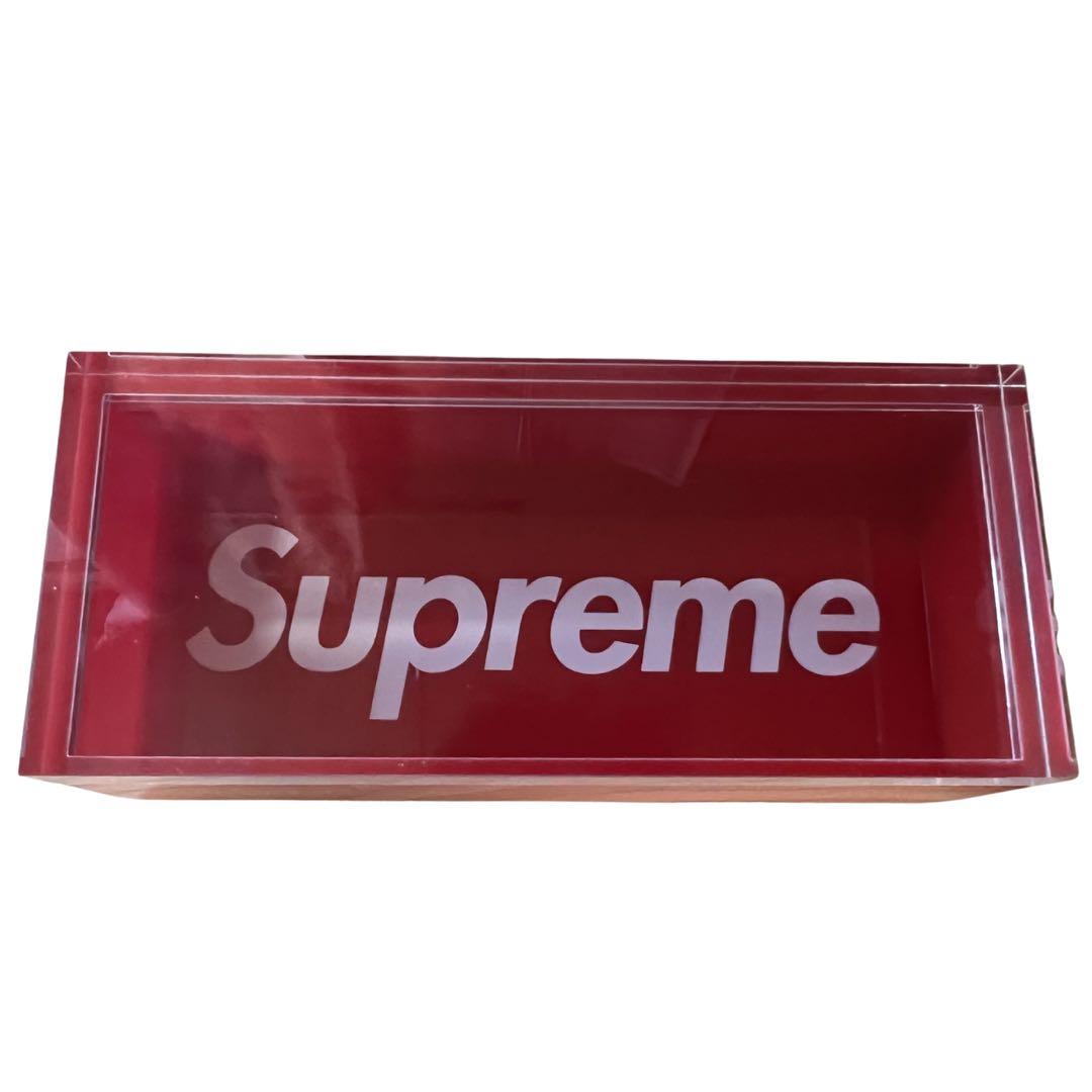 Supreme ロゴ アクリルケース 赤 - メルカリ