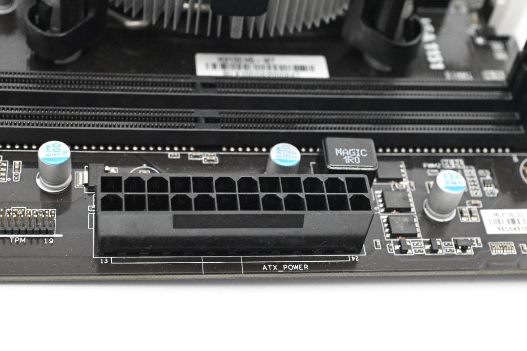 Intel Core i7-8700 3.2GHz CPU 動作確認済み