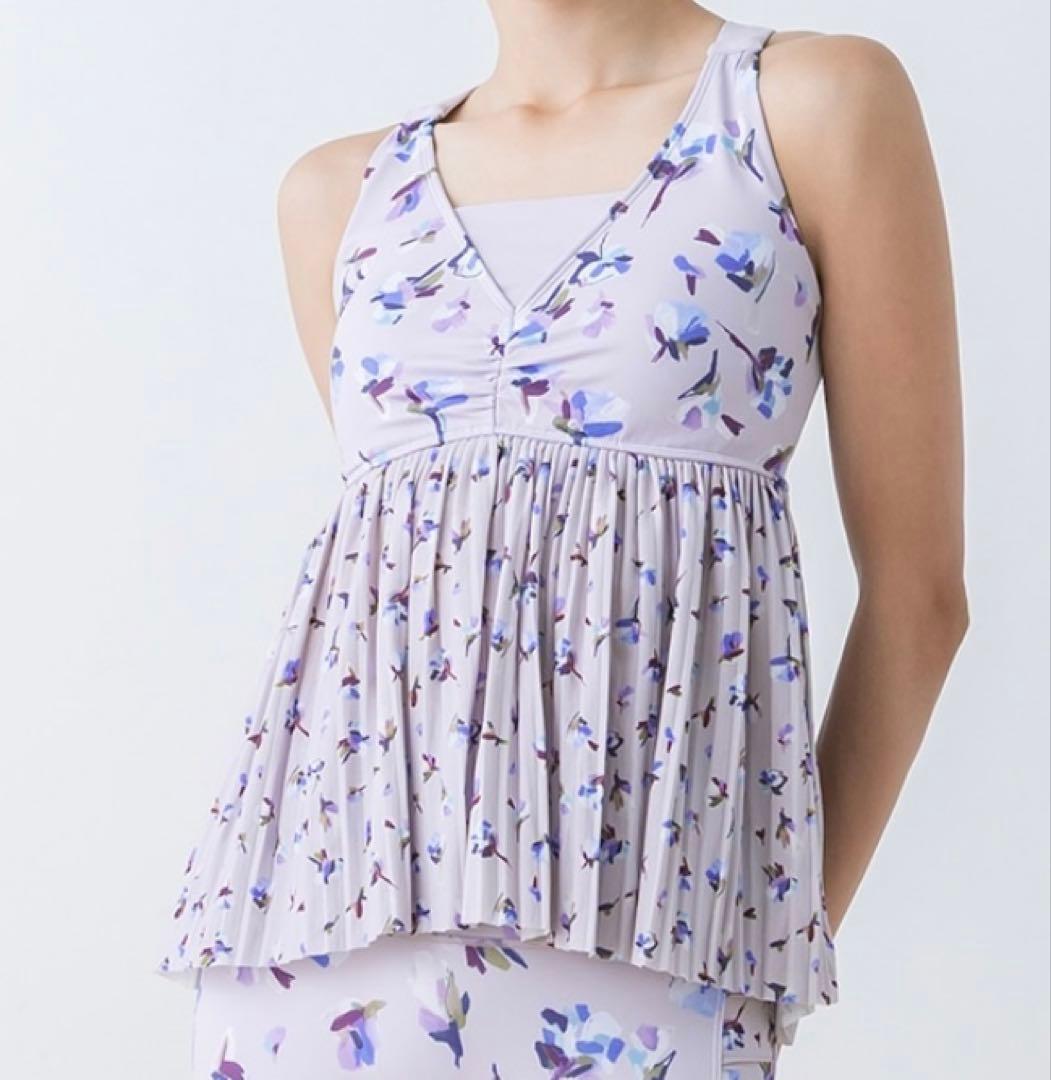 【新品未開封】ローズプリントプリーツタンクトップ SUKALA】ローズプリントプリーツタンクトップ(XS・S・M・L・LLサイズ