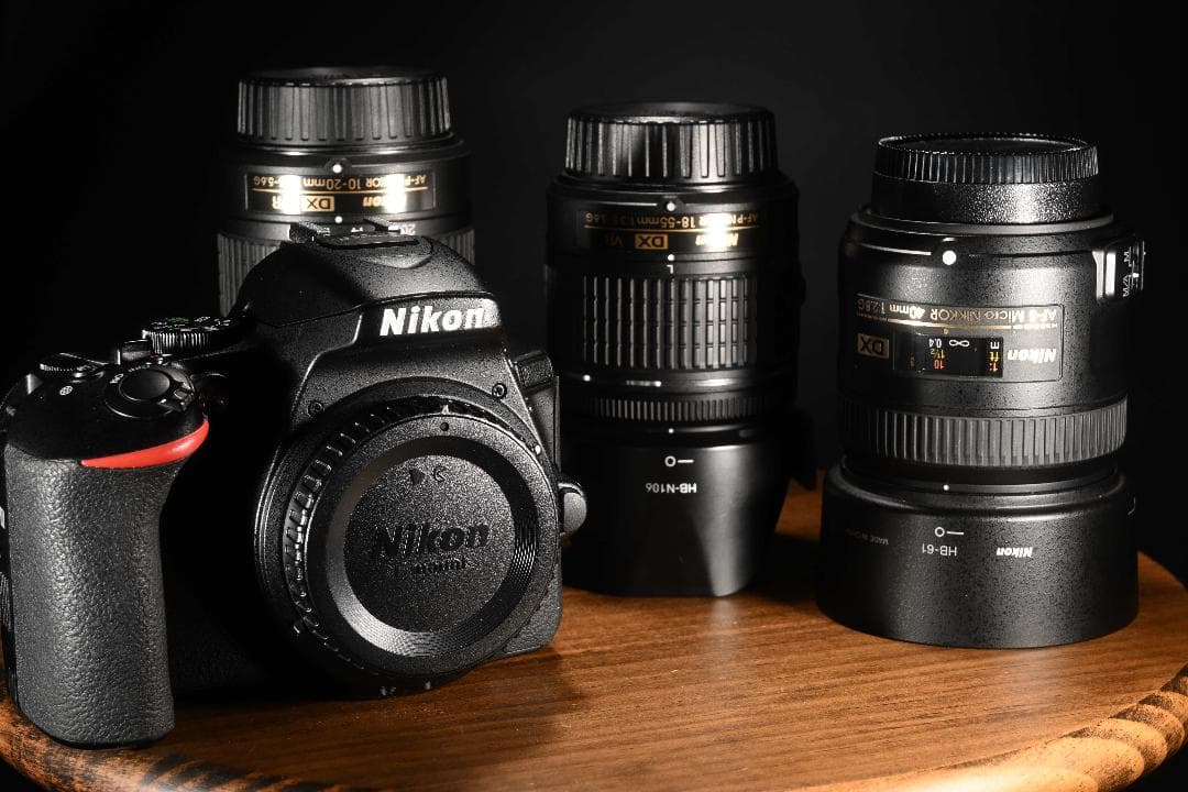 ニコン Nikon D5600＋レンズ3本＋純正バッテリー×2 セット (中古