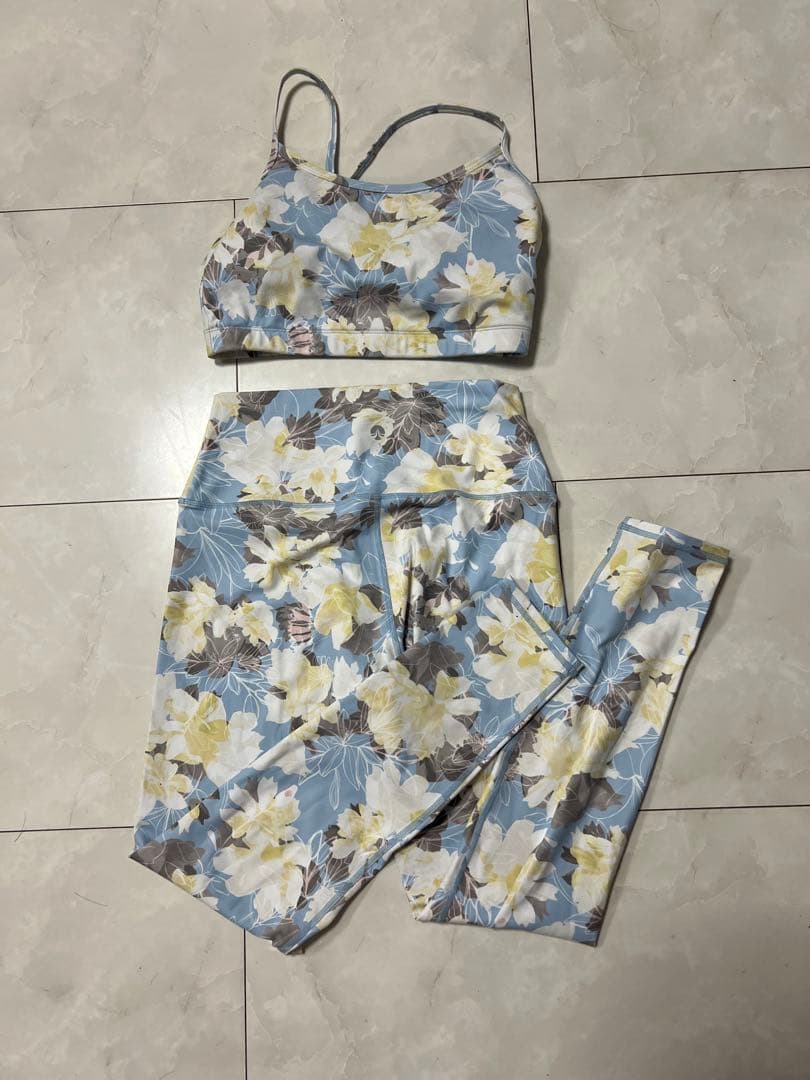 SUKALA フローラルヨガウェアセット M 上下セット - メルカリ