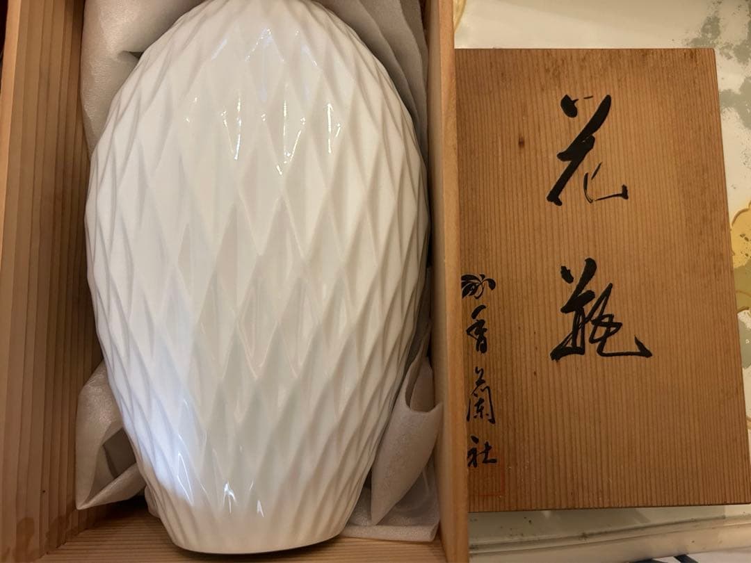 香蘭社　白磁　花瓶　白磁ダイヤ　インテリア　　骨董品 白磁ダイヤ）花瓶|有田焼の老舗-香蘭社オンラインショップ