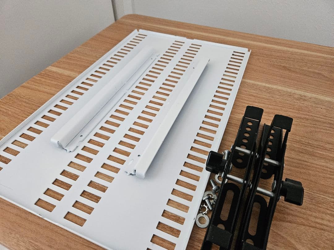 壁美人　テレビ用　Sサイズ 壁掛けテレビ | Sサイズ(23～37インチ用) / 壁美人.net ホッチキスで壁