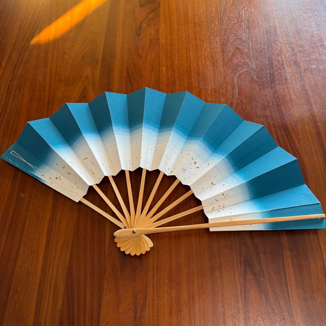 美品】舞扇子 扇子 グラデーション 青×白 金箔散らし 和装小物 舞踊