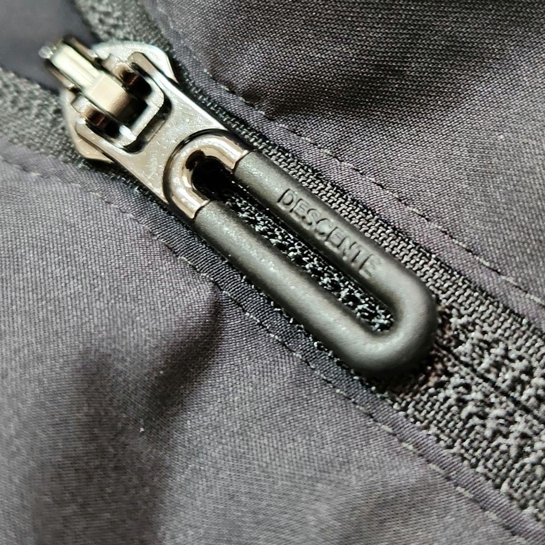 DESCENTE GOLFタイポグラフィモチーフウィンドジャケットストレッチM黒