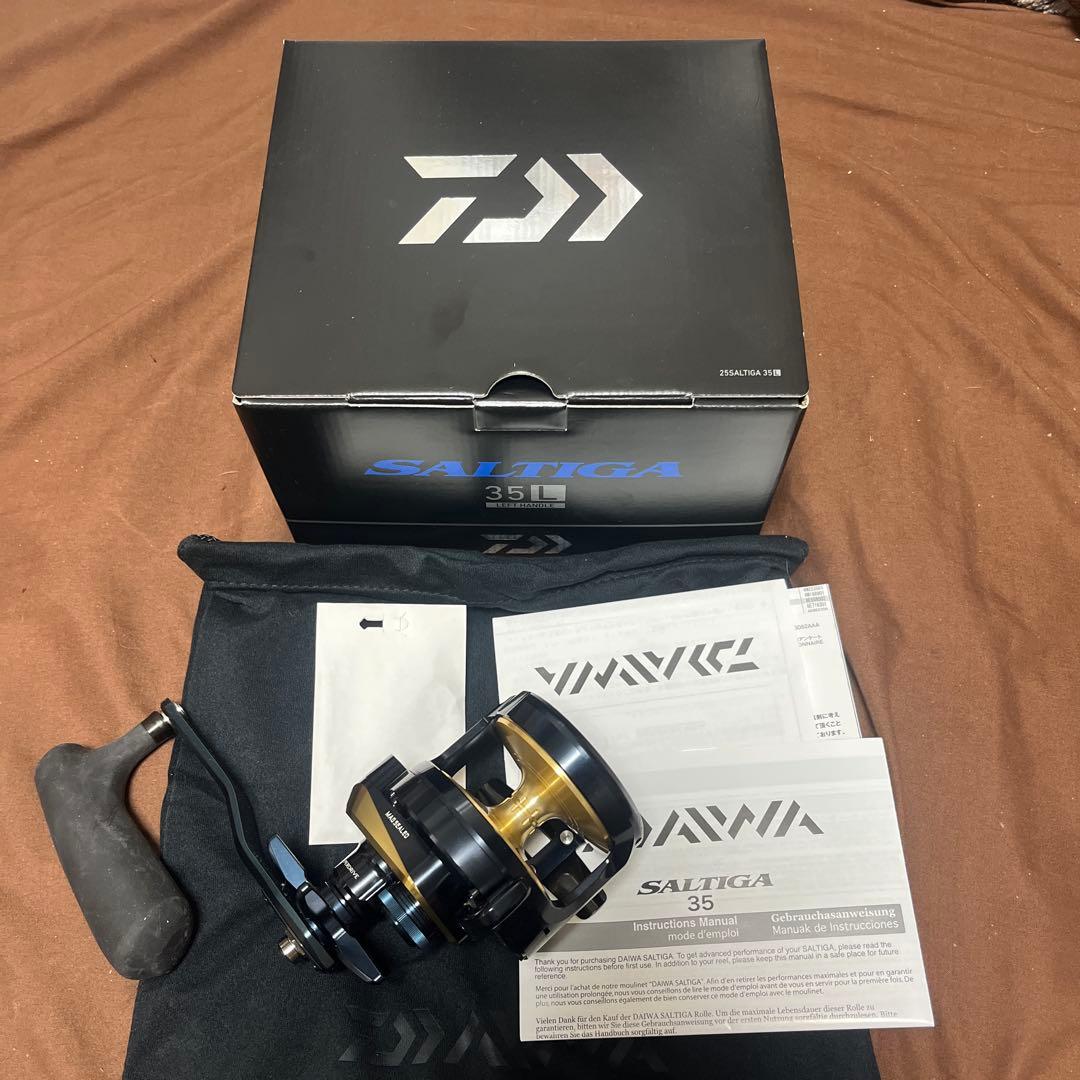 【値下】　新品.未使用　ダイワ SALTIGA 35 L ベイトリール ダイワ ベイトリール 25ソルティガ 35HL(左)【即日発送】: リール