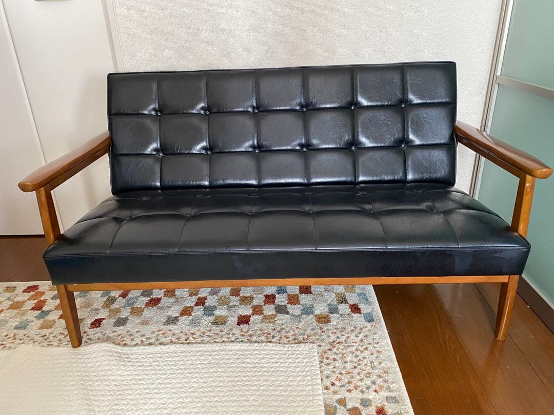 【美品】カリモク60 Kチェア2シーターソファ ブラック　限定50周年復刻ロゴ 学南町店入荷情報】カリモク60 Kチェア 2シーター 50周年記念モデルを