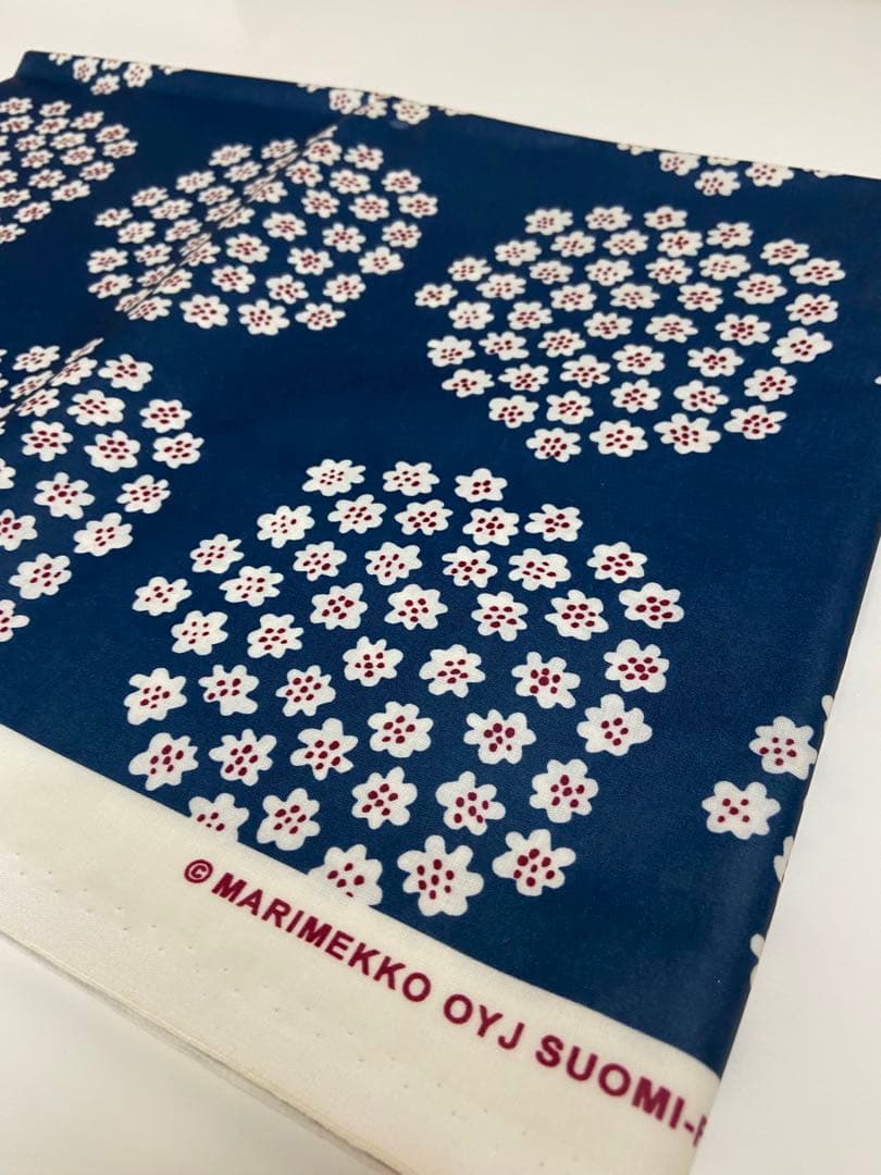 ★お値下げ★marimekko★マリメッコ★puketti★撥水加工★ マリメッコ（marimekko）テーブルクロス（生地）プケッティ（Puketti