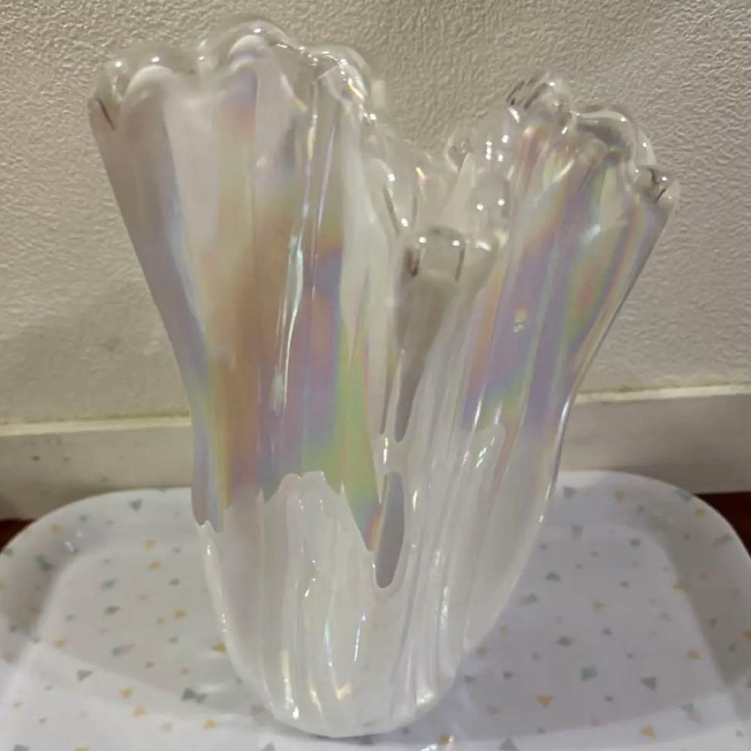ホワイト フリルエッジ ガラス 花瓶 一輪挿し - メルカリ