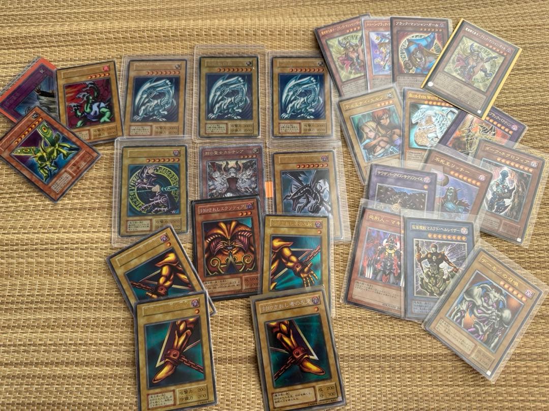 遊戯王　レリーフ　初期　アルティメット　　　まとめ売り　総枚数　250枚以上 画像有り】遊戯王レリーフがかっこいい理由は？昔は人気が無かった