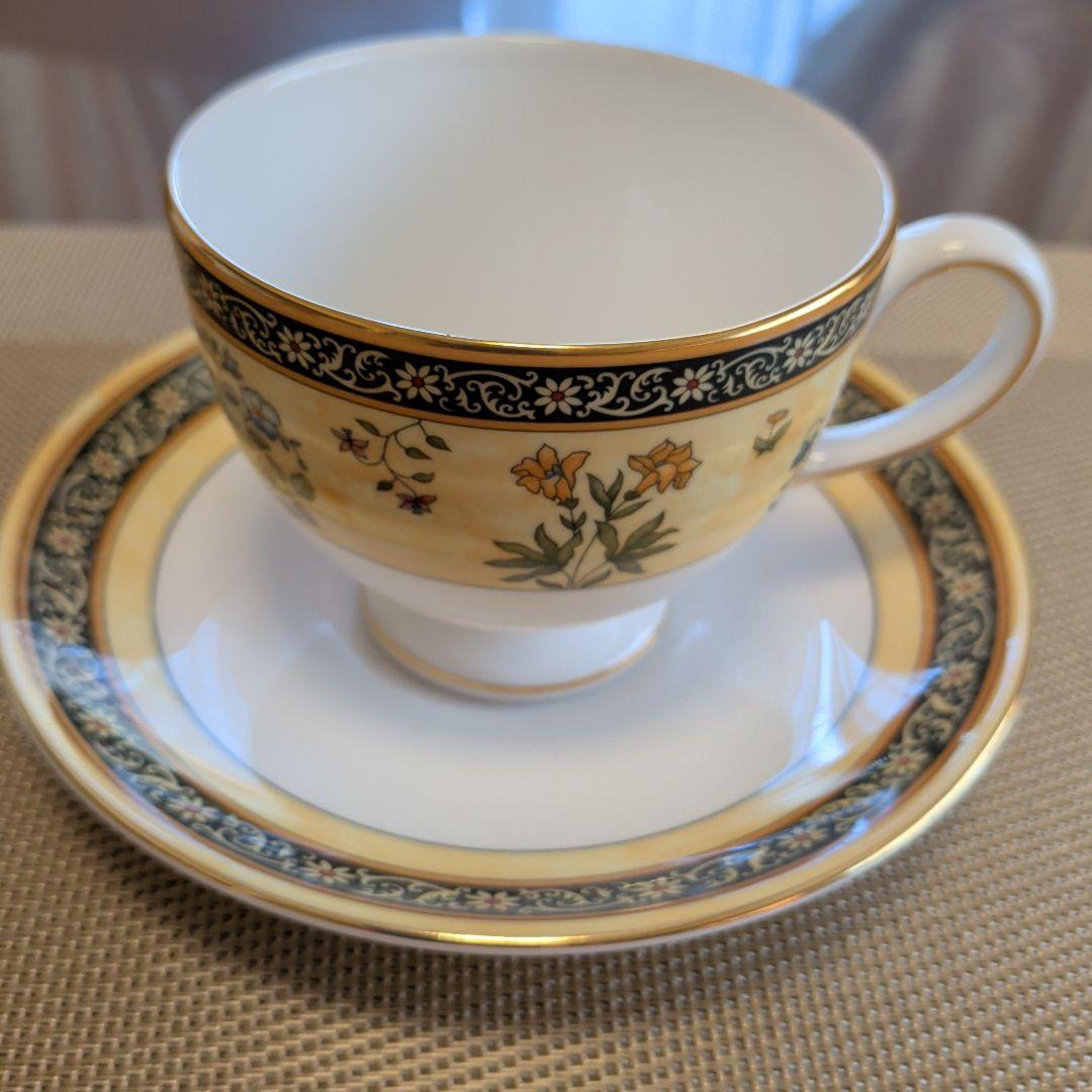 Wedgwood ボーンチャイナ カップ・ソーサー - メルカリ