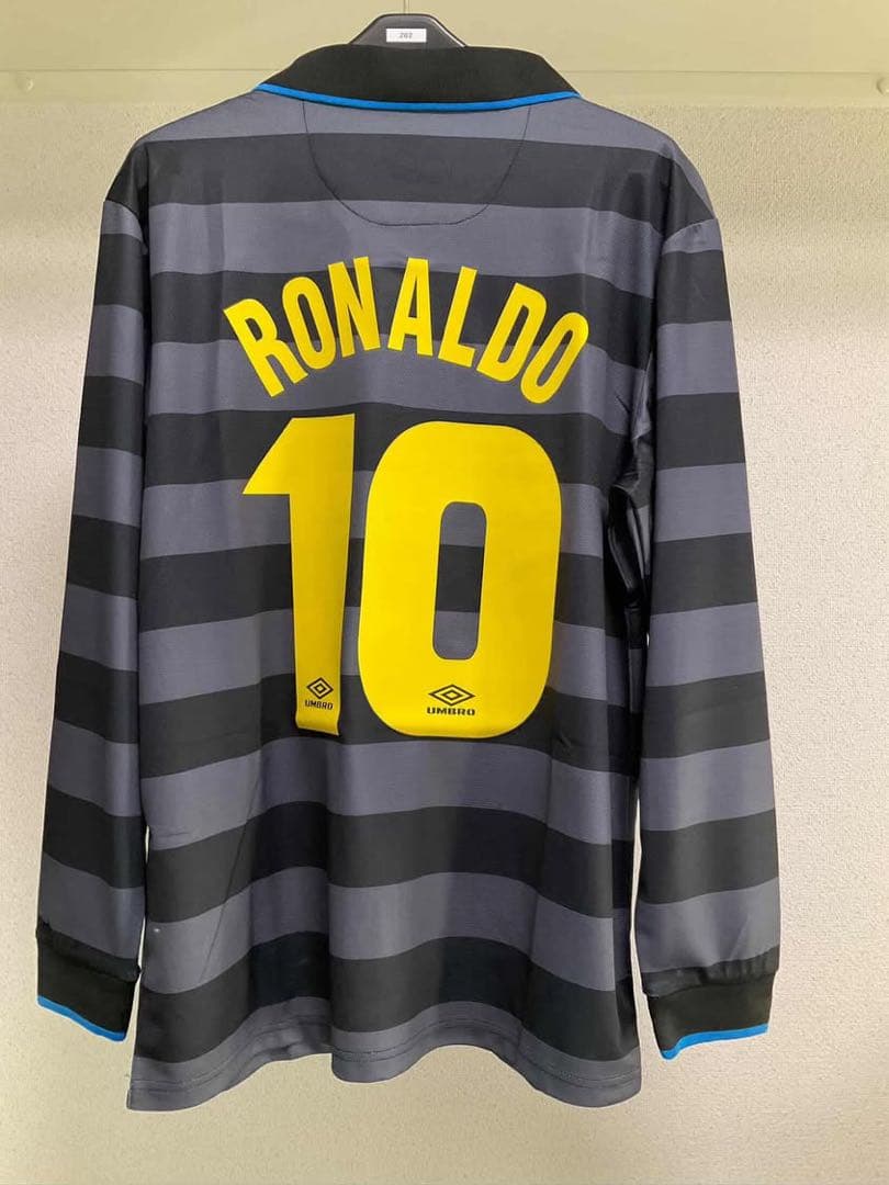 インテル・ミラノ Umbro Ronaldo 10 シャツ Lサイズ - メルカリ