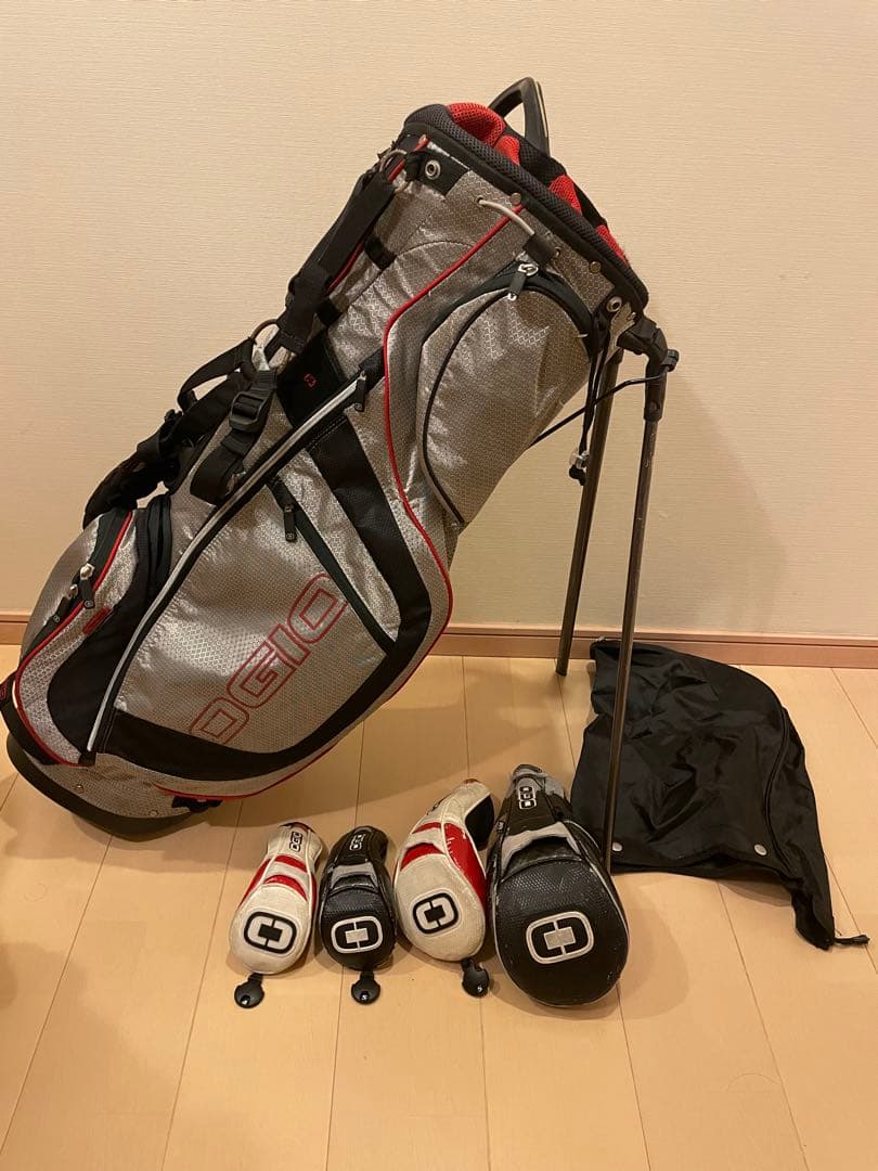 最終値下げOGIO OZONE XX スタンドキャディバッグ　ヘッドカバー4つ付 OGIO OZONE XX スタンドキャディバッグ ヘッドカバー4つ付 OGIO OZONE