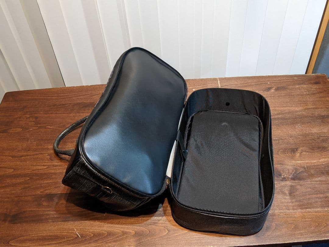 ブラック&ホワイト ゴルフ ボストンバッグ レザー調 2層式 靴 サメ革