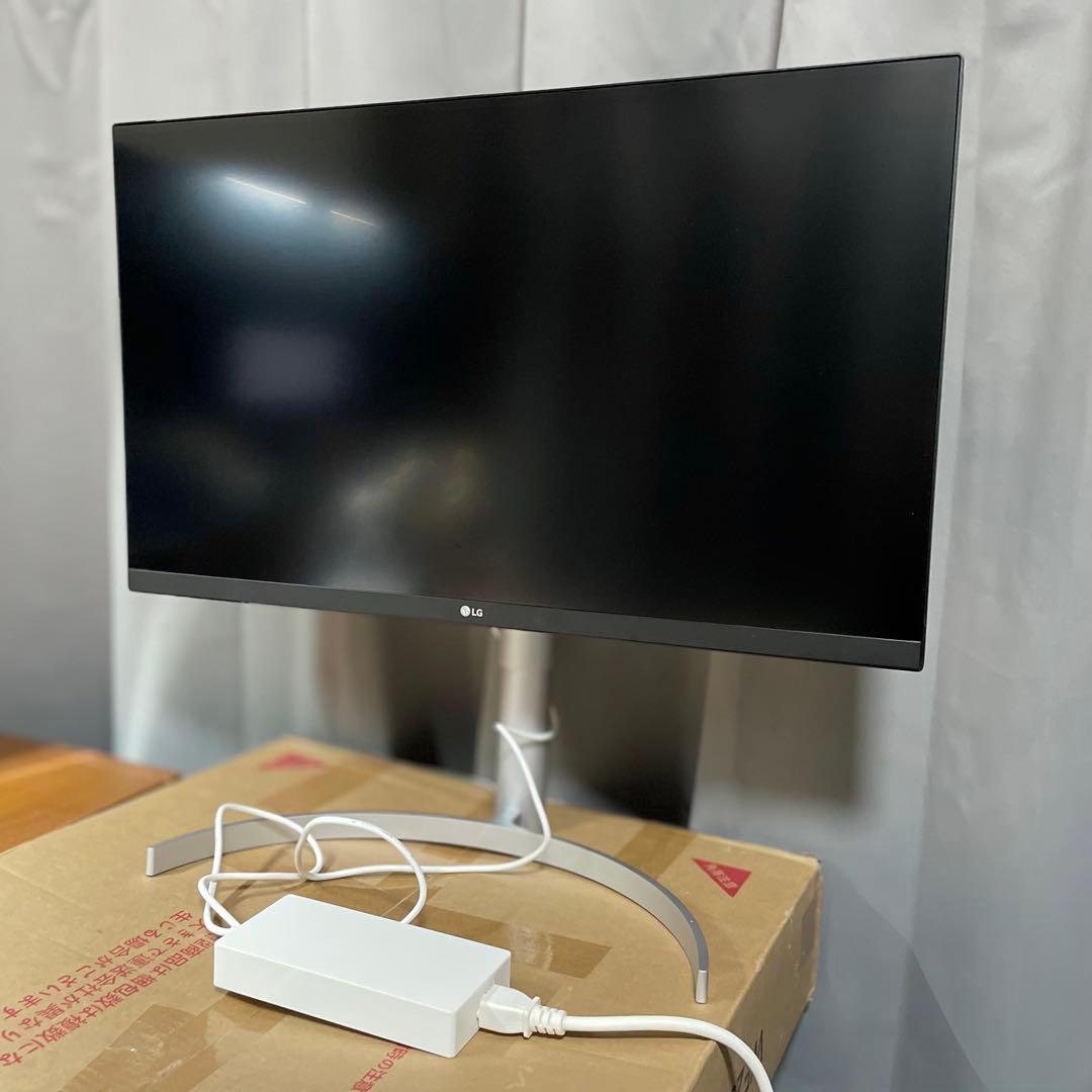 LG 27UL850-W 27インチ モニター 4K/60hz USB Type-Cを搭載したDisplayHDR™400対応IPS 4Kモニター - 27UL850-W