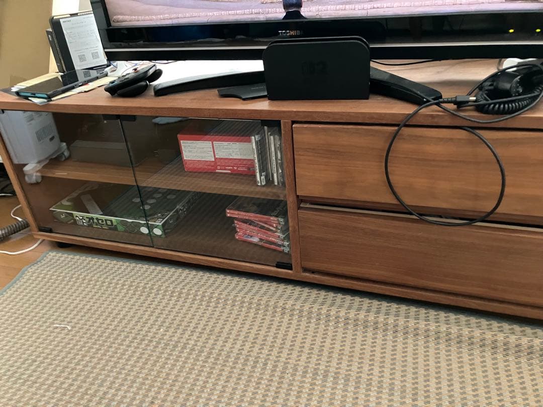 【ほぼ送料のみの価格】無印良品ウォルナット木製テレビ台 人気の無印良品(MUJI)のウォールナット材 テレビボードです。スッキリ